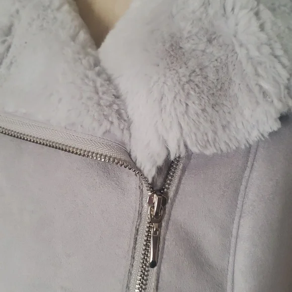 Fabulous Faux Fur - Picture 3 of 12